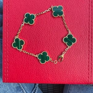 Elegant Gold and Green Clover Bracelet
